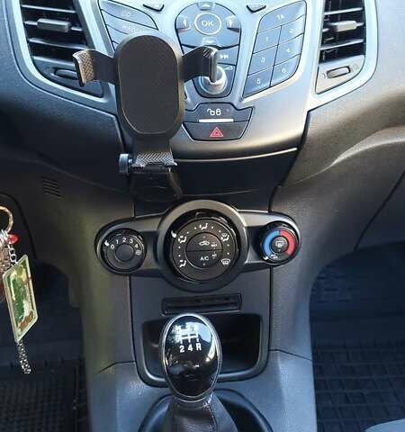 Червоний Форд Фієста, об'ємом двигуна 1.24 л та пробігом 39 тис. км за 9100 $, фото 13 на Automoto.ua