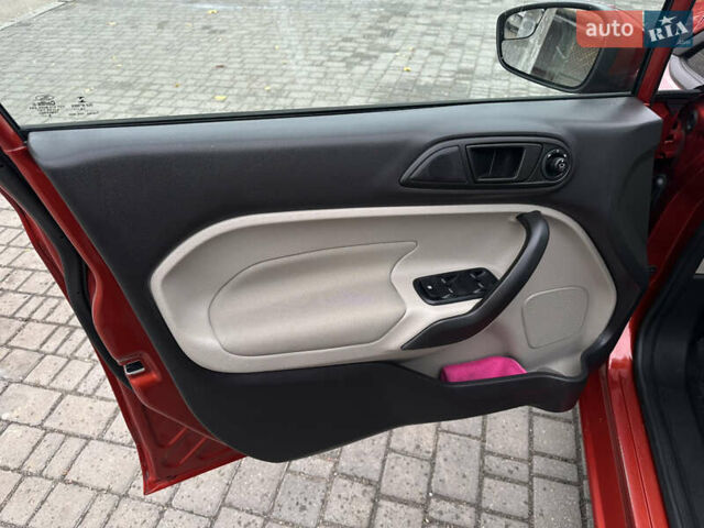Красный Форд Фиеста, объемом двигателя 1.6 л и пробегом 189 тыс. км за 8999 $, фото 5 на Automoto.ua