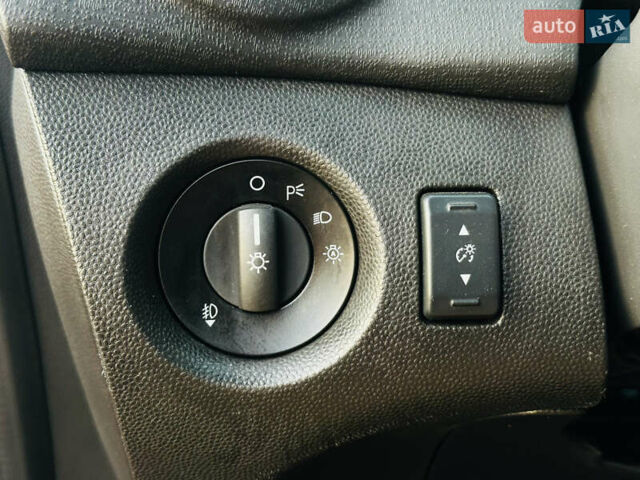 Форд Фиеста 2018 в Харькове на Automoto.ua Красный Форд Фиеста, объемом двигателя 1.57 л и пробегом 105 тыс. км за 9500 $, фото 34 на Automoto.ua