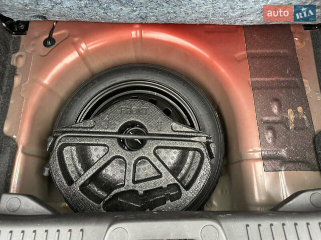 Красный Форд Фиеста, объемом двигателя 1.6 л и пробегом 189 тыс. км за 8999 $, фото 10 на Automoto.ua