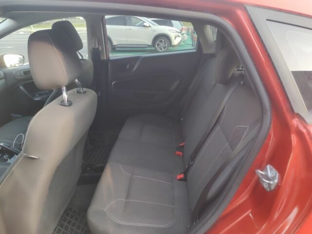 Червоний Форд Фієста, об'ємом двигуна 1.6 л та пробігом 170 тис. км за 8600 $, фото 2 на Automoto.ua