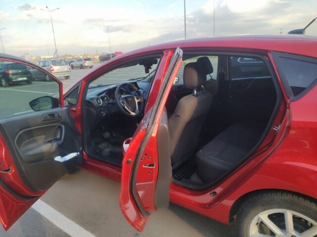 Червоний Форд Фієста, об'ємом двигуна 1.6 л та пробігом 170 тис. км за 8600 $, фото 5 на Automoto.ua