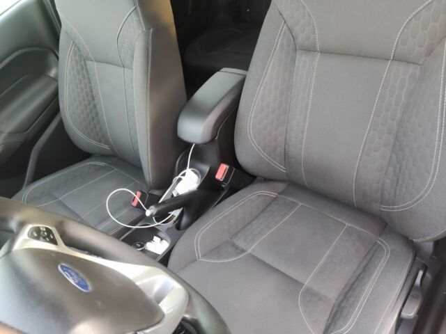 Червоний Форд Фієста, об'ємом двигуна 1.6 л та пробігом 170 тис. км за 8600 $, фото 3 на Automoto.ua