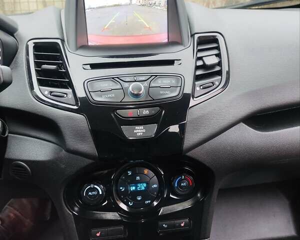 Красный Форд Фиеста, объемом двигателя 0 л и пробегом 70 тыс. км за 10500 $, фото 13 на Automoto.ua