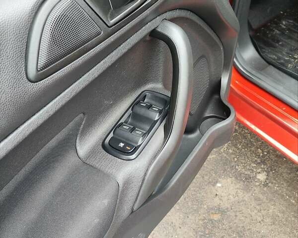 Красный Форд Фиеста, объемом двигателя 0 л и пробегом 70 тыс. км за 10500 $, фото 14 на Automoto.ua