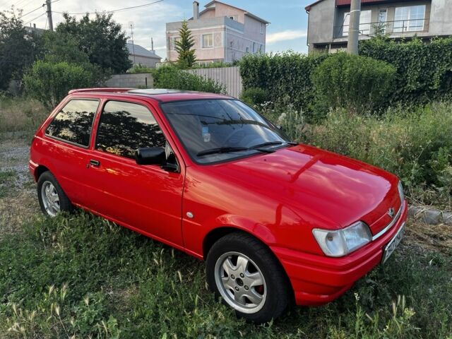 Красный Форд Фиеста, объемом двигателя 1.1 л и пробегом 3 тыс. км за 1350 $, фото 1 на Automoto.ua