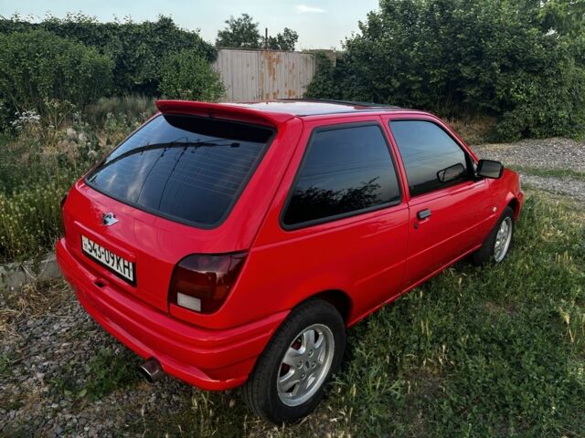 Красный Форд Фиеста, объемом двигателя 1.1 л и пробегом 3 тыс. км за 1350 $, фото 2 на Automoto.ua