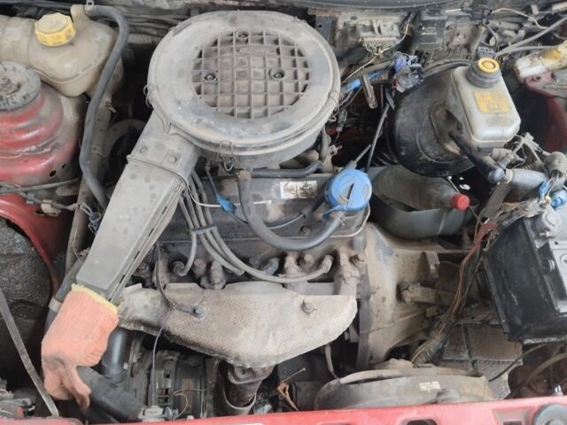 Красный Форд Фиеста, объемом двигателя 1 л и пробегом 244 тыс. км за 300 $, фото 3 на Automoto.ua