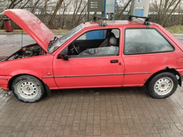 Красный Форд Фиеста, объемом двигателя 1 л и пробегом 244 тыс. км за 300 $, фото 1 на Automoto.ua