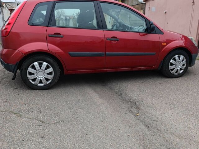 Червоний Форд Фієста, об'ємом двигуна 1.4 л та пробігом 180 тис. км за 4200 $, фото 4 на Automoto.ua