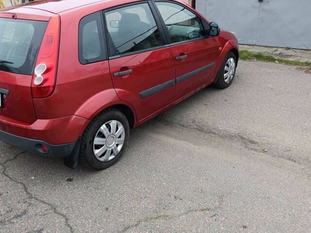 Червоний Форд Фієста, об'ємом двигуна 1.4 л та пробігом 180 тис. км за 4200 $, фото 3 на Automoto.ua