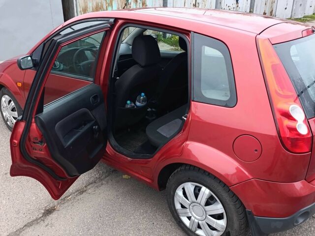 Червоний Форд Фієста, об'ємом двигуна 1.4 л та пробігом 180 тис. км за 4200 $, фото 6 на Automoto.ua