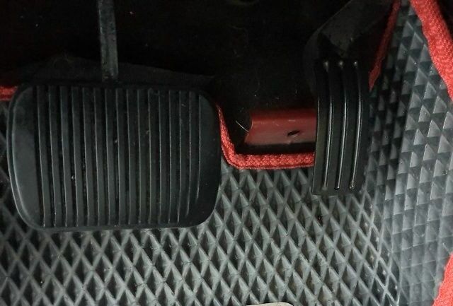 Красный Форд Фиеста, объемом двигателя 0 л и пробегом 209 тыс. км за 5699 $, фото 22 на Automoto.ua
