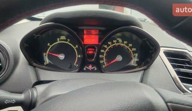 Червоний Форд Фієста, об'ємом двигуна 1.6 л та пробігом 166 тис. км за 7200 $, фото 5 на Automoto.ua