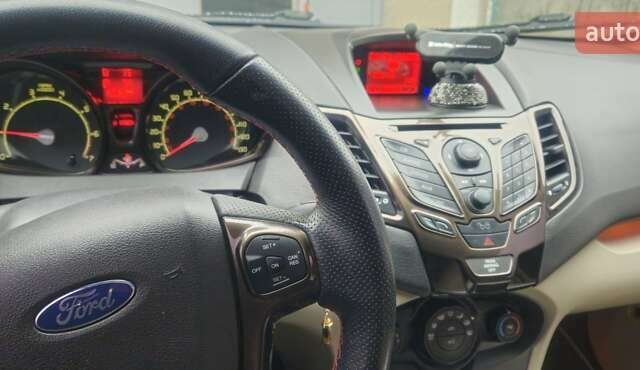 Червоний Форд Фієста, об'ємом двигуна 1.6 л та пробігом 166 тис. км за 7200 $, фото 6 на Automoto.ua