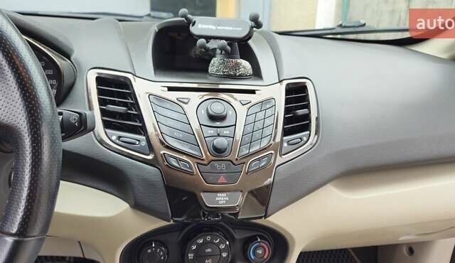 Червоний Форд Фієста, об'ємом двигуна 1.6 л та пробігом 166 тис. км за 7200 $, фото 10 на Automoto.ua