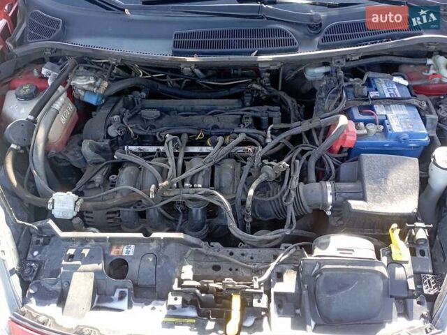 Красный Форд Фиеста, объемом двигателя 1.6 л и пробегом 181 тыс. км за 4999 $, фото 7 на Automoto.ua