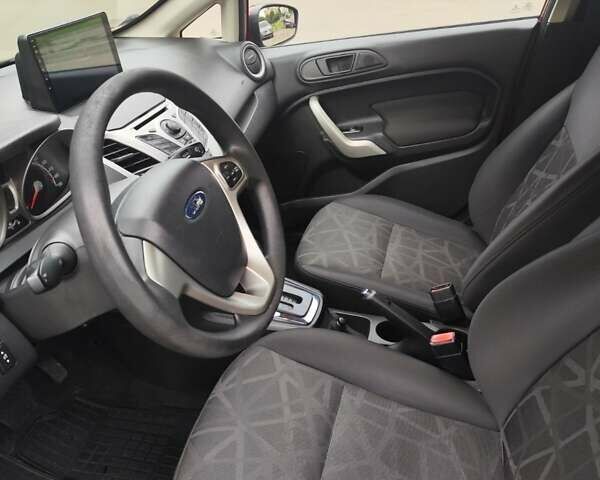 Красный Форд Фиеста, объемом двигателя 1.6 л и пробегом 250 тыс. км за 6200 $, фото 3 на Automoto.ua