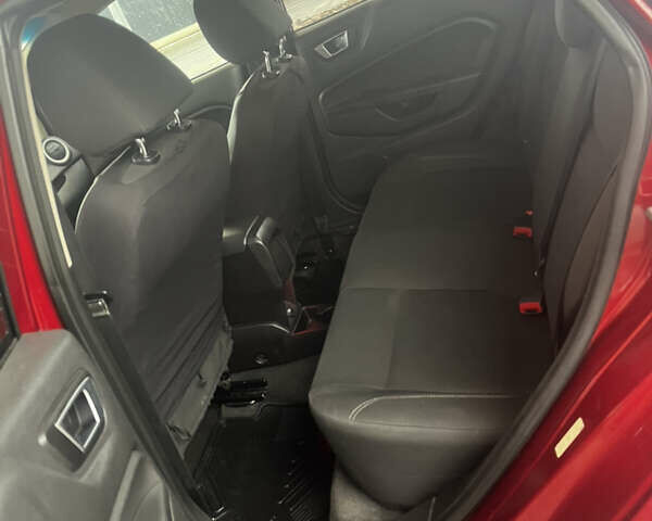 Червоний Форд Фієста, об'ємом двигуна 1.6 л та пробігом 243 тис. км за 7500 $, фото 3 на Automoto.ua