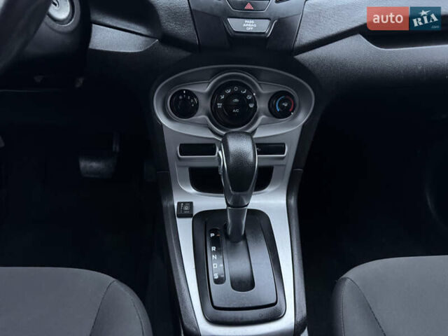 Красный Форд Фиеста, объемом двигателя 1.6 л и пробегом 150 тыс. км за 6599 $, фото 70 на Automoto.ua