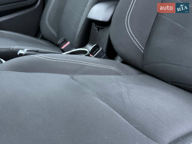 Красный Форд Фиеста, объемом двигателя 1.6 л и пробегом 150 тыс. км за 6599 $, фото 65 на Automoto.ua