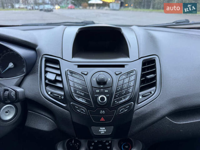 Красный Форд Фиеста, объемом двигателя 1.6 л и пробегом 150 тыс. км за 6599 $, фото 71 на Automoto.ua