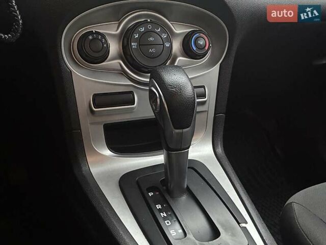 Красный Форд Фиеста, объемом двигателя 1.6 л и пробегом 251 тыс. км за 6900 $, фото 20 на Automoto.ua