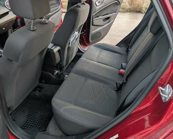 Красный Форд Фиеста, объемом двигателя 1.6 л и пробегом 122 тыс. км за 7500 $, фото 13 на Automoto.ua