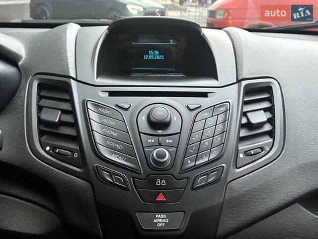 Красный Форд Фиеста, объемом двигателя 1.6 л и пробегом 251 тыс. км за 6900 $, фото 18 на Automoto.ua