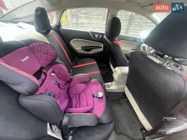 Красный Форд Фиеста, объемом двигателя 1.6 л и пробегом 220 тыс. км за 7200 $, фото 7 на Automoto.ua