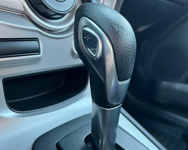 Красный Форд Фиеста, объемом двигателя 1.6 л и пробегом 251 тыс. км за 6500 $, фото 24 на Automoto.ua