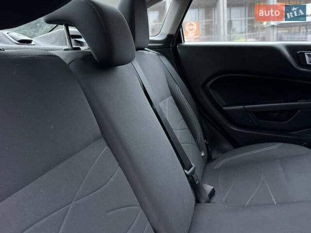 Красный Форд Фиеста, объемом двигателя 1.6 л и пробегом 150 тыс. км за 6599 $, фото 41 на Automoto.ua