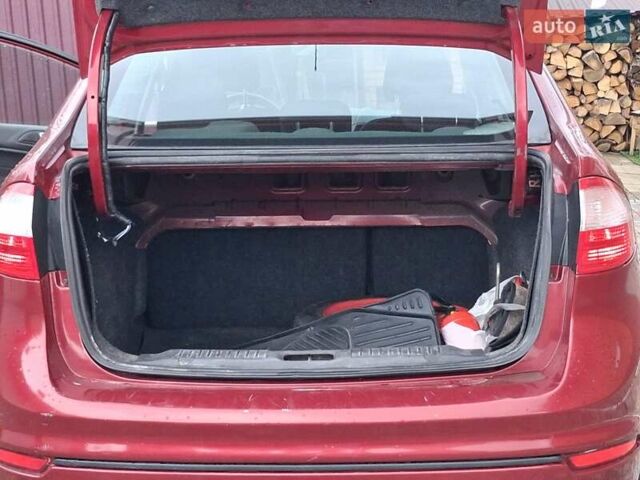 Червоний Форд Фієста, об'ємом двигуна 1.6 л та пробігом 150 тис. км за 7000 $, фото 1 на Automoto.ua