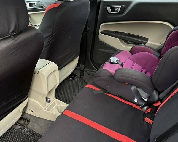 Красный Форд Фиеста, объемом двигателя 1.6 л и пробегом 220 тыс. км за 7200 $, фото 2 на Automoto.ua