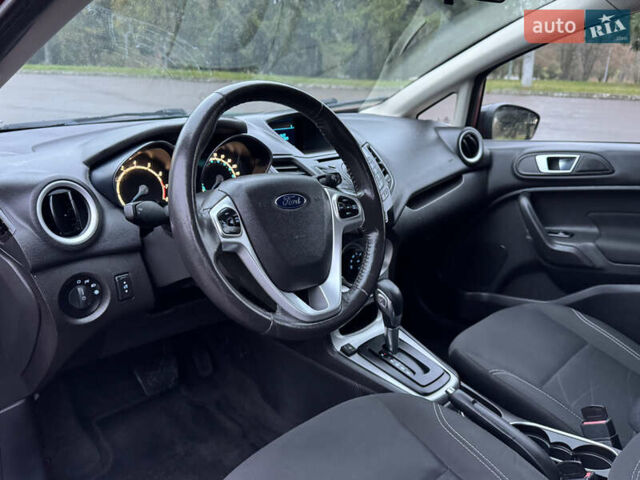 Красный Форд Фиеста, объемом двигателя 1.6 л и пробегом 150 тыс. км за 6599 $, фото 52 на Automoto.ua