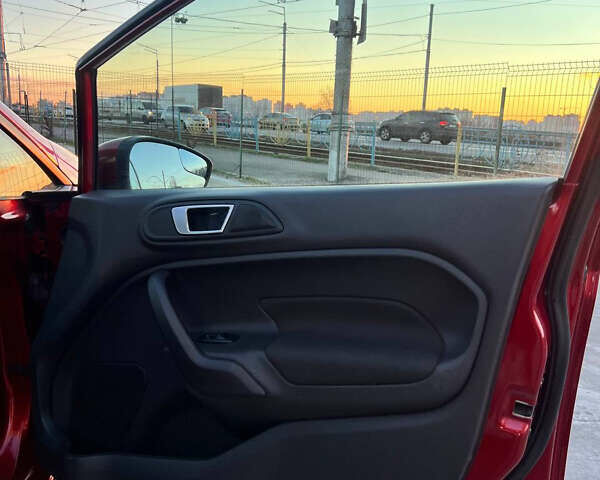 Красный Форд Фиеста, объемом двигателя 1.6 л и пробегом 251 тыс. км за 6500 $, фото 39 на Automoto.ua