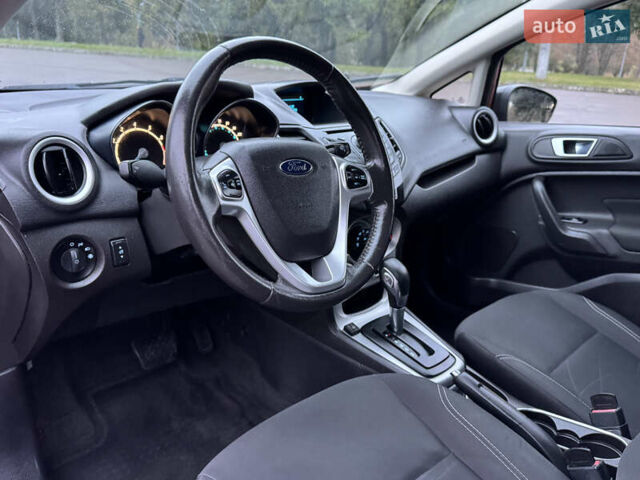 Красный Форд Фиеста, объемом двигателя 1.6 л и пробегом 150 тыс. км за 6599 $, фото 53 на Automoto.ua
