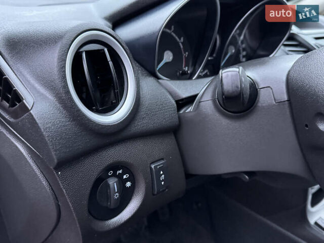 Красный Форд Фиеста, объемом двигателя 1.6 л и пробегом 150 тыс. км за 6599 $, фото 61 на Automoto.ua