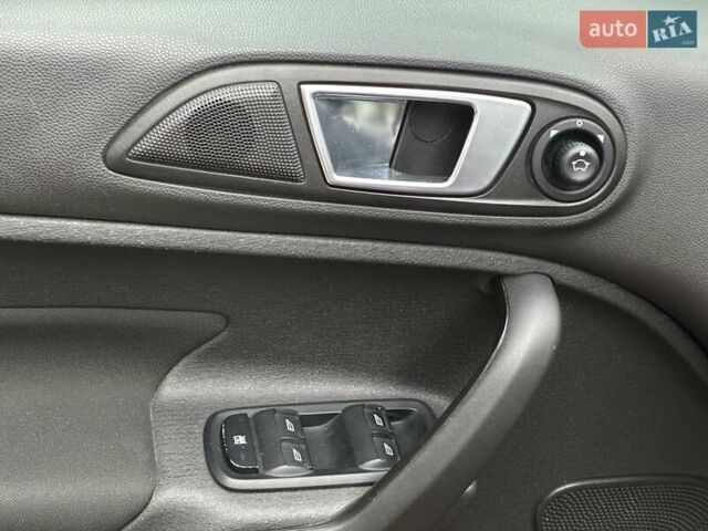 Красный Форд Фиеста, объемом двигателя 1.6 л и пробегом 251 тыс. км за 6900 $, фото 13 на Automoto.ua