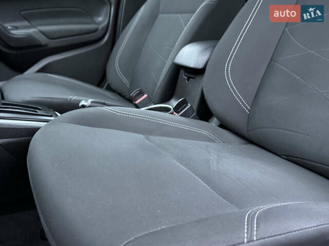 Красный Форд Фиеста, объемом двигателя 1.6 л и пробегом 150 тыс. км за 6599 $, фото 59 на Automoto.ua