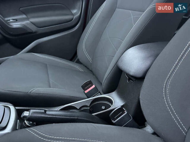 Красный Форд Фиеста, объемом двигателя 1.6 л и пробегом 150 тыс. км за 6599 $, фото 64 на Automoto.ua