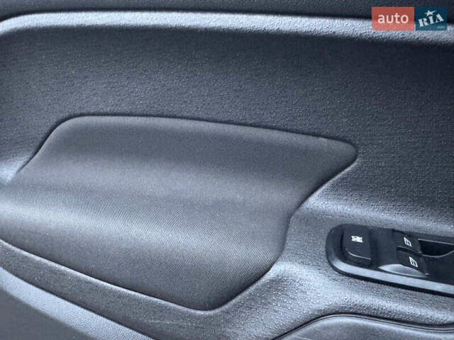 Красный Форд Фиеста, объемом двигателя 1.6 л и пробегом 150 тыс. км за 6599 $, фото 56 на Automoto.ua