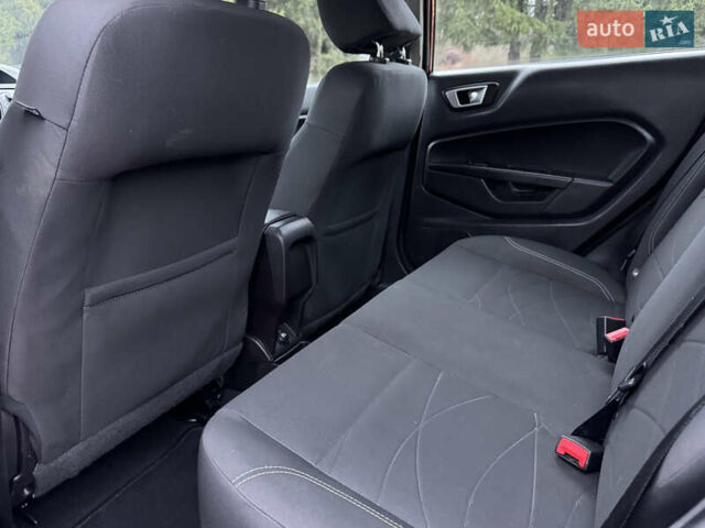 Красный Форд Фиеста, объемом двигателя 1.6 л и пробегом 150 тыс. км за 6599 $, фото 47 на Automoto.ua