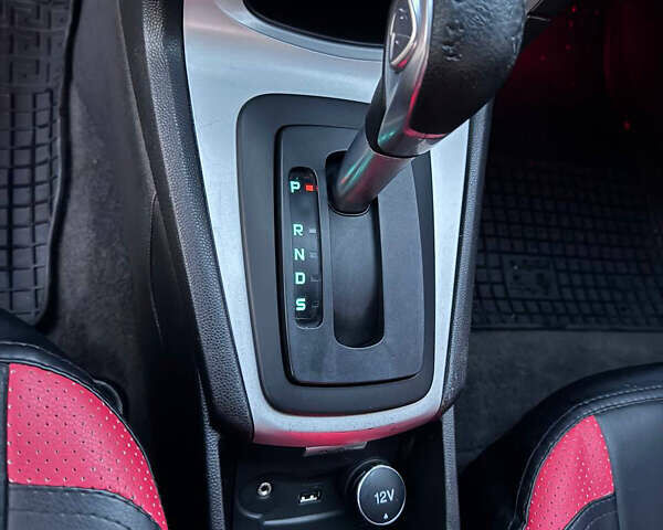 Красный Форд Фиеста, объемом двигателя 1.6 л и пробегом 138 тыс. км за 7000 $, фото 12 на Automoto.ua