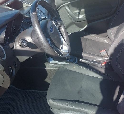 Красный Форд Фиеста, объемом двигателя 1.6 л и пробегом 126 тыс. км за 7700 $, фото 6 на Automoto.ua