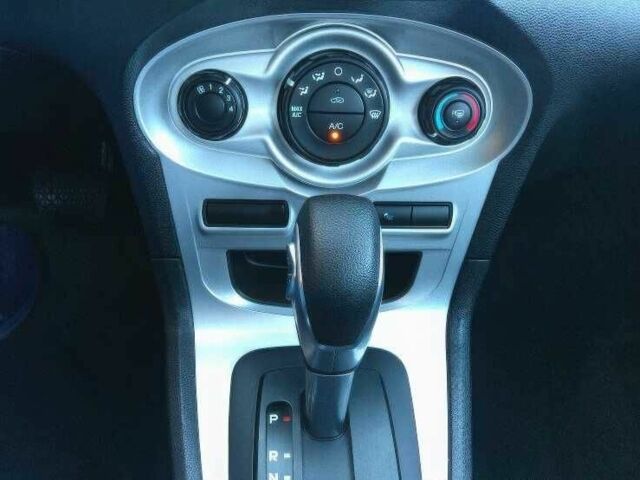 Червоний Форд Фієста, об'ємом двигуна 1.6 л та пробігом 113 тис. км за 2500 $, фото 10 на Automoto.ua