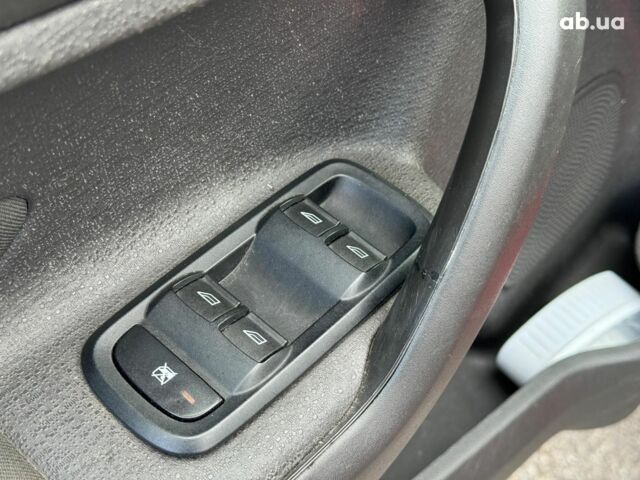 Форд Фиеста 2016 в Виннице на Automoto.ua Красный Форд Фиеста, объемом двигателя 1.6 л и пробегом 136 тыс. км за 7690 $, фото 12 на Automoto.ua