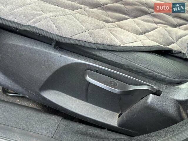 Форд Фиеста 2016 в Виннице на Automoto.ua Красный Форд Фиеста, объемом двигателя 1.6 л и пробегом 136 тыс. км за 7690 $, фото 15 на Automoto.ua