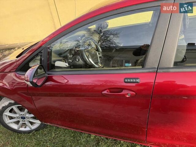 Красный Форд Фиеста, объемом двигателя 1.6 л и пробегом 125 тыс. км за 8500 $, фото 2 на Automoto.ua