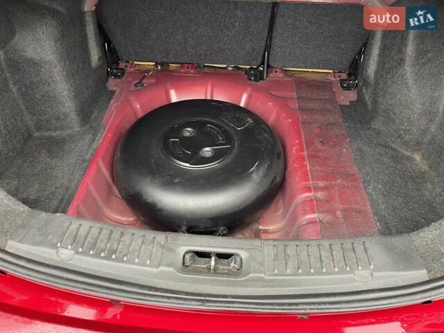 Красный Форд Фиеста, объемом двигателя 1.6 л и пробегом 122 тыс. км за 8400 $, фото 13 на Automoto.ua